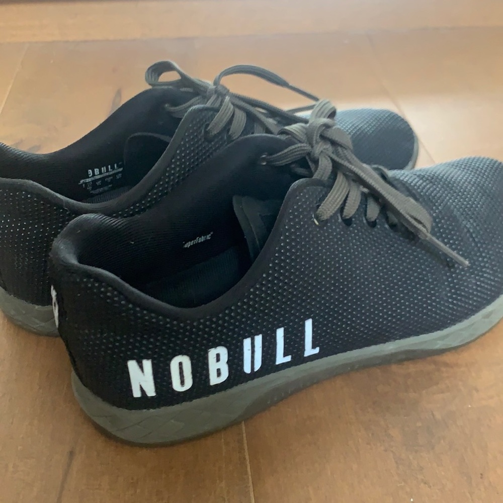 No Bull Trainers, size 10 black and olive